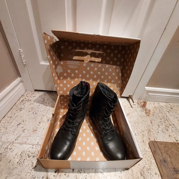 Call It Spring | Locklair Boots - Picture 2 of 12